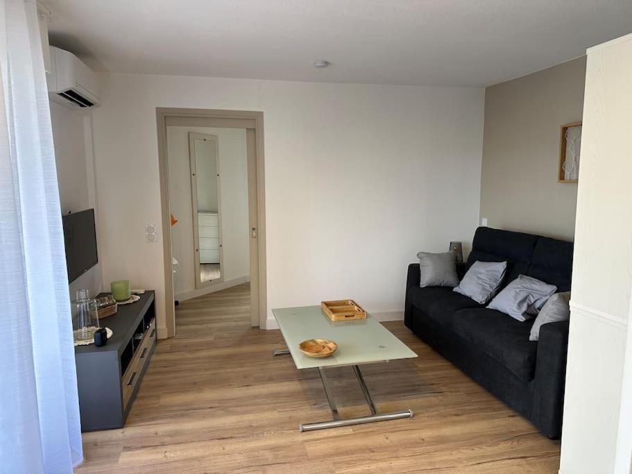 En Etage, Front De Appartement Fréjus