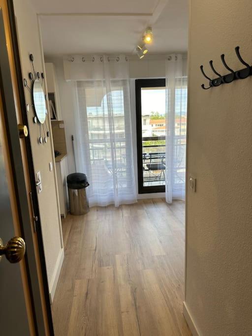 En Etage, Front De Appartement