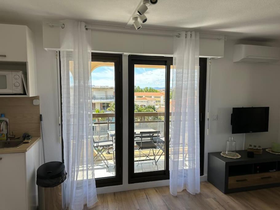 En Etage, Front De Fréjus